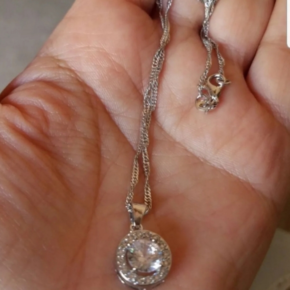 Swarovski Elements 925 Sterling Silver Halo Necklace NEW - Picture 5 of 8